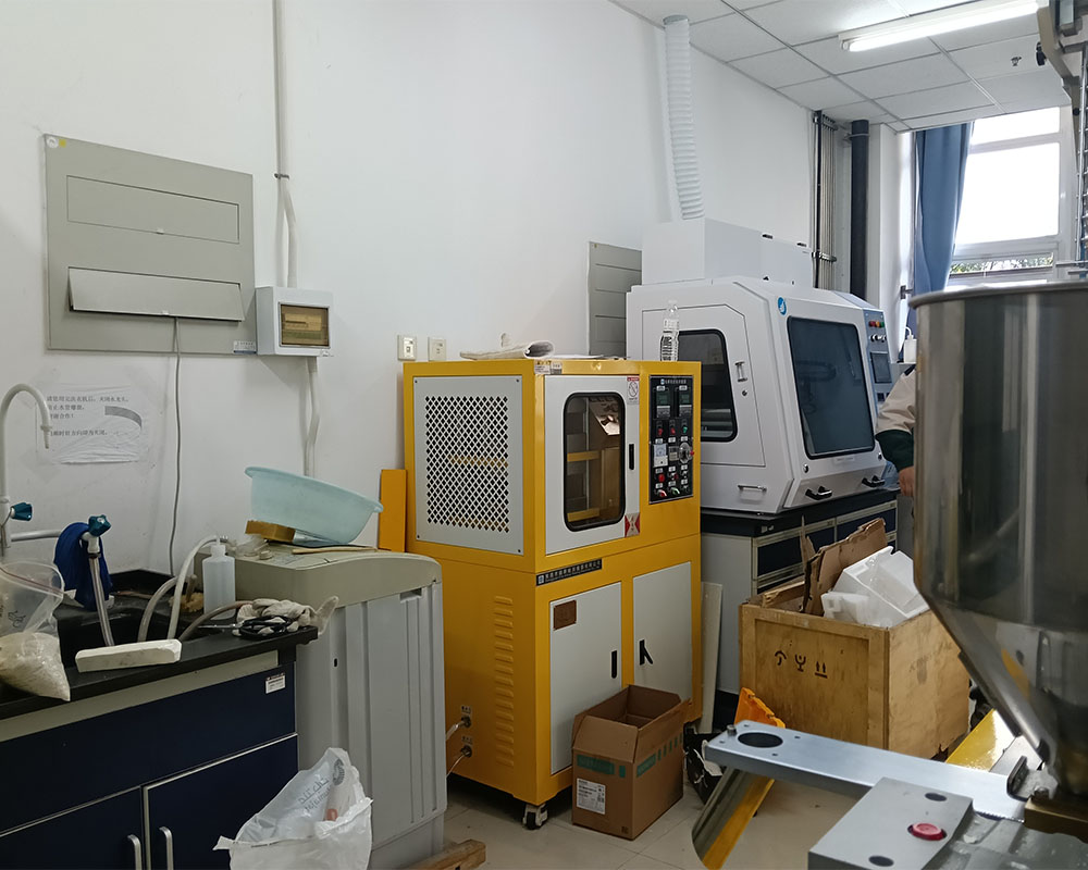 天津科技大学热压机.jpg 天津科技大学热压机.jpg